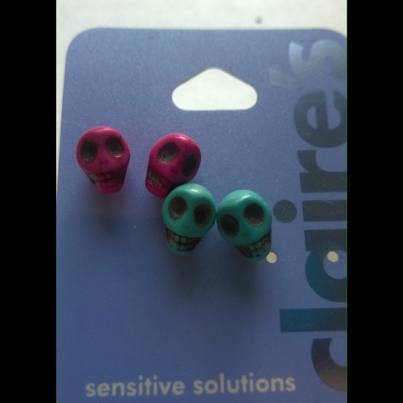 Skulls earrings from Claire's
