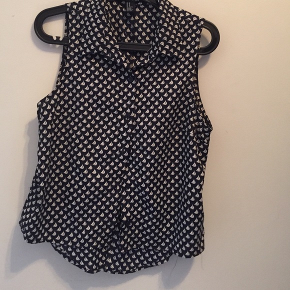 Patterned flowy top