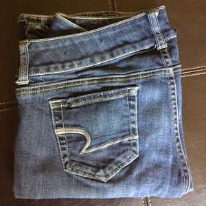 American Eagle Dark wash Denim | ARTIST |