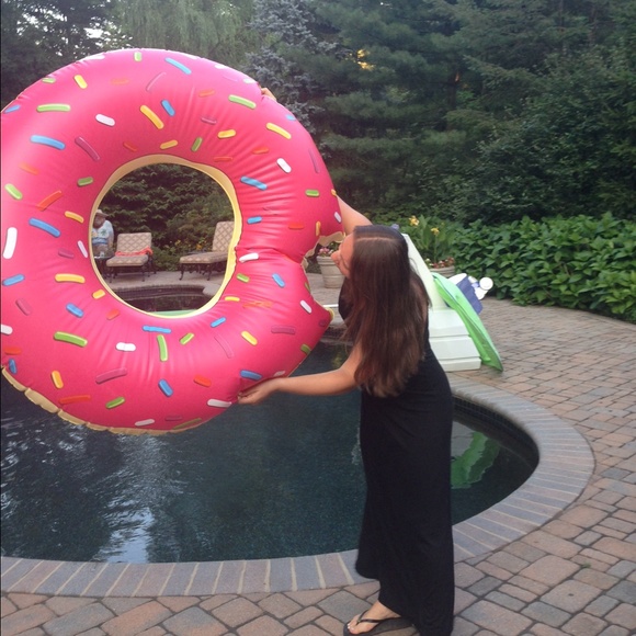 Meet your Posher, Sarah! ✌️ - Picture 4 of 4