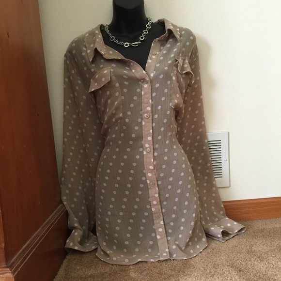 📍 SOLD 📍Long sleeved light brown with white dots