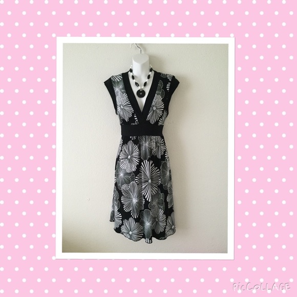 Speechless Dresses & Skirts - Soft and flowy, black and white dress.