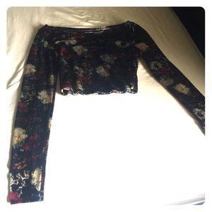 Beautiful velvet long sleeved crop top