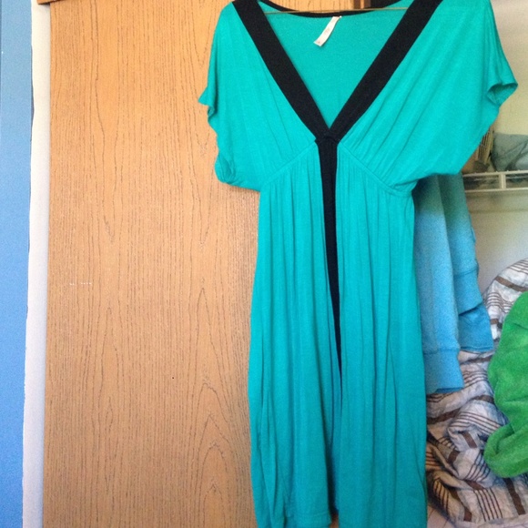 Green and black size small top