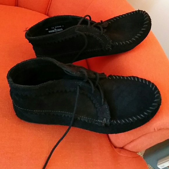 Minnetonka Shoes - Minnetonka boot moccs