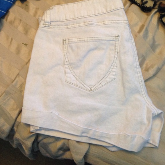White jean shorts sz 6