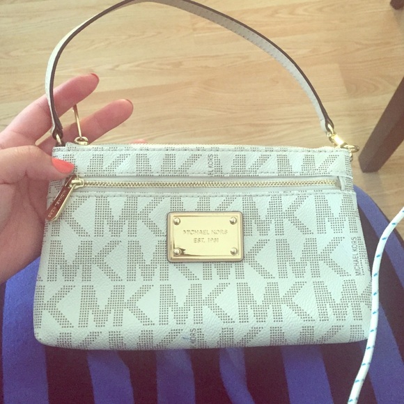 Michael Kors large Wristlet vanilla