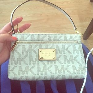 Michael Kors large Wristlet vanilla