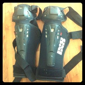 **SOLD** IXS Hammer Armadillo Knee/Shin Guards