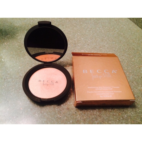 Becca Shimmering Skin Perfecter in Champagne Pop.