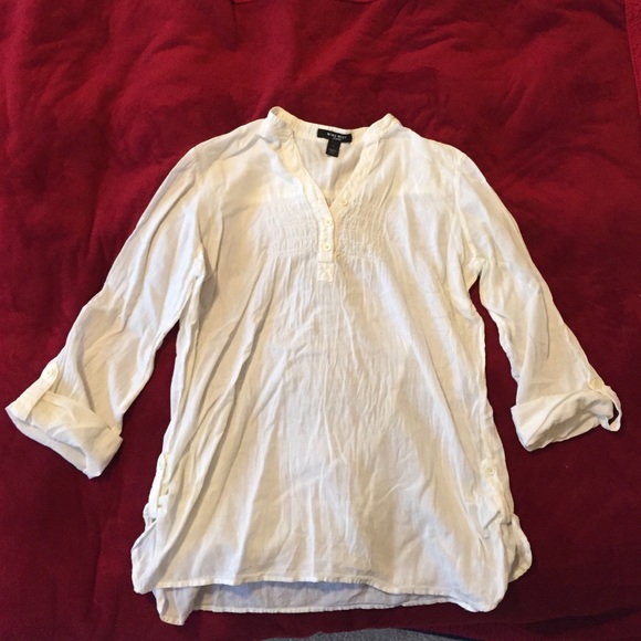 White quarter length sleeve blouse