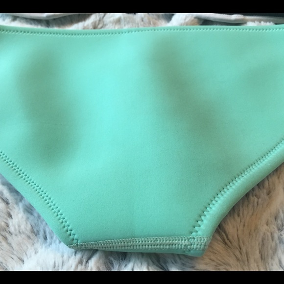 Triangl bathing suit - Picture 3 of 4