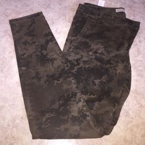 Chic army fatigue pants