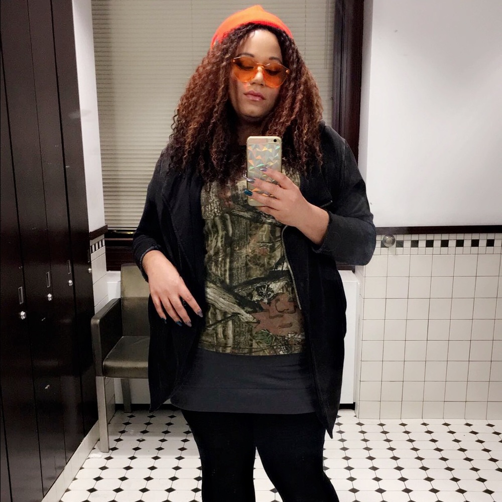 Meet your Posher, Rae - Picture 7 of 8