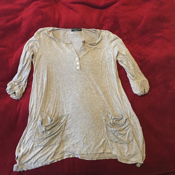 Grey quarter sleeve top