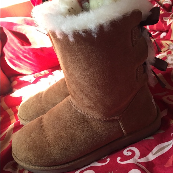 Brown Bailey bow UGGS - Picture 2 of 2