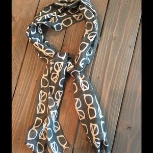 Adorable glasses scarf! Go back to school in style