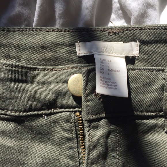 H&M green shorts - Picture 3 of 3