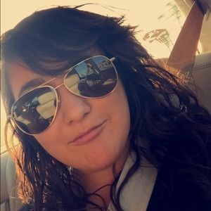 Meet your Posher, Ally