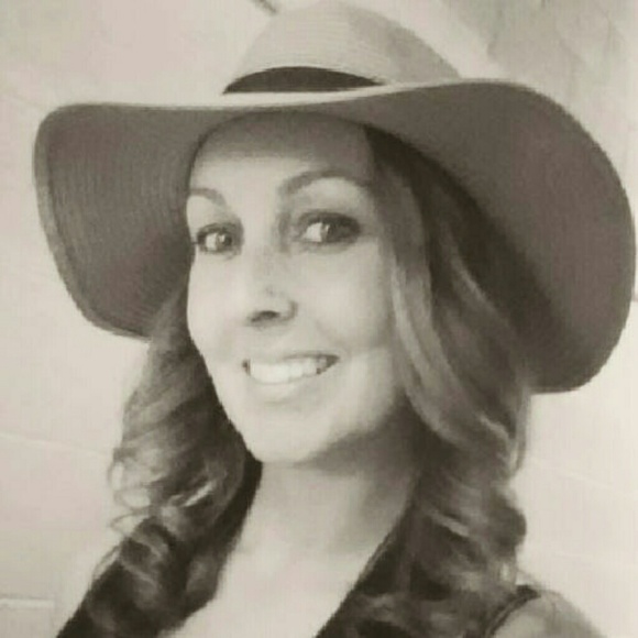 Sammie - Meet your Posher - Picture 4 of 4