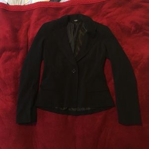 Black Long sleeve one button up blazer.