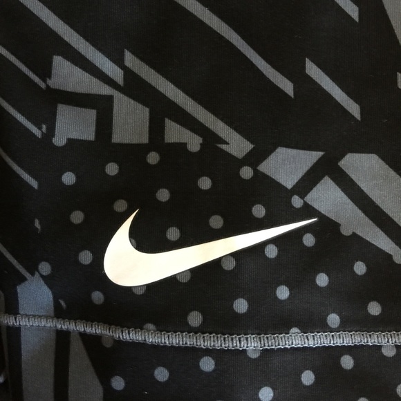 Nike Pro Capri - Picture 3 of 3