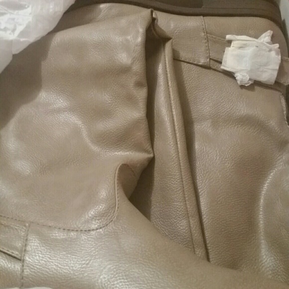 Knee boots - Picture 2 of 4
