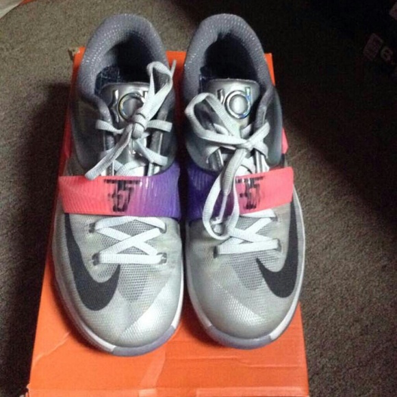 Shoes - Picture 2 of 4
