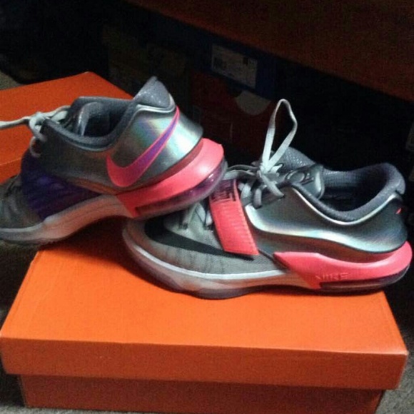 Shoes - Picture 4 of 4