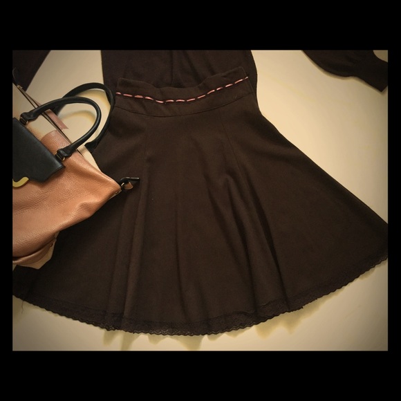 Brown skirt with lace trim - Picture 1 of 2