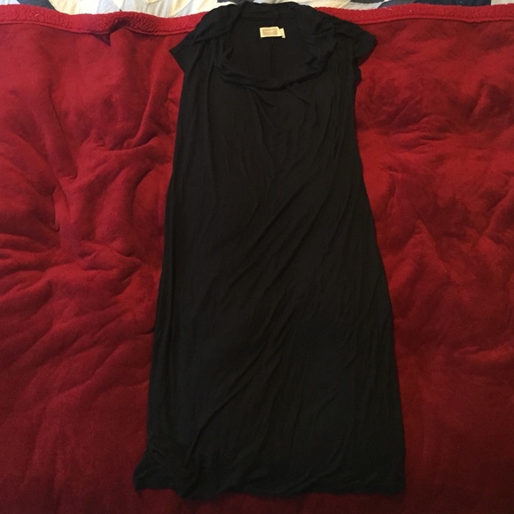 Long black short sleeve dress