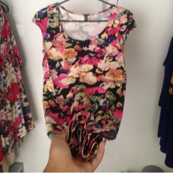 ✨STILL AVAILABLE✨ H&M Floral Skater Dress - Picture 3 of 3