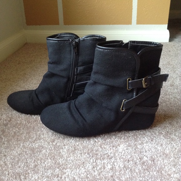 Mudd Wedge Booties in Black