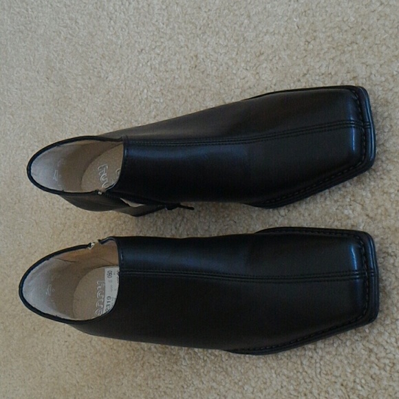 Boot - Picture 2 of 4