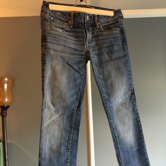 American Eagle Outfitters Pants - American Eagle faded blue jeans, size 6