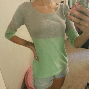 🚫ON HOLD!⬅ Gray and light green top