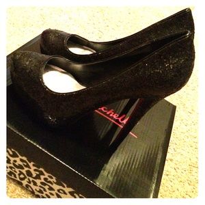 Black glitter pumps