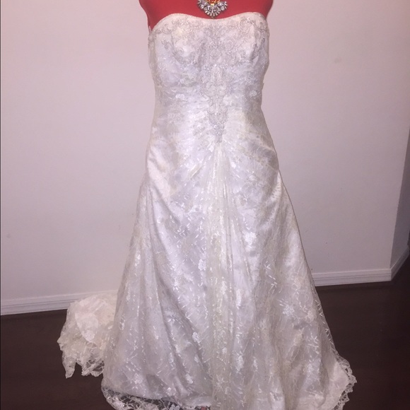 Beautiful ivory wedding gown