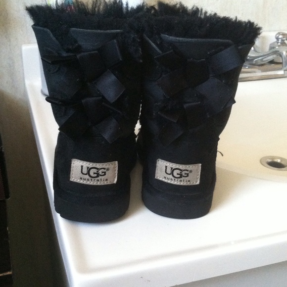 Black bailey bow UGG boots size 8toddler SOLD EBAY