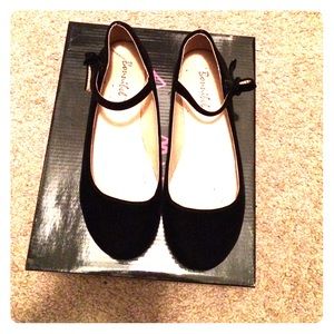 Black Mary Jane flats