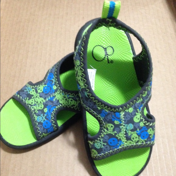 Toddler sandals size 8