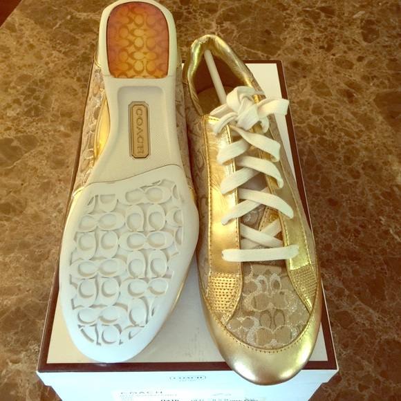 Coach q410 Reese gold shoes size 8.5. "New"
