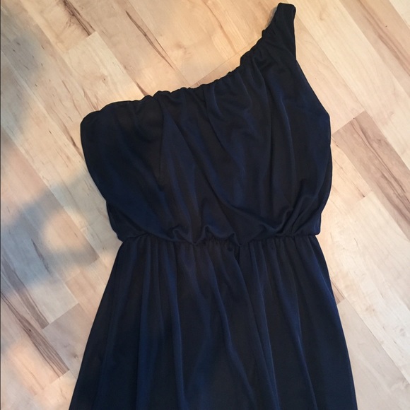 Gorgeous  one shoulder goddess dress - Picture 3 of 4