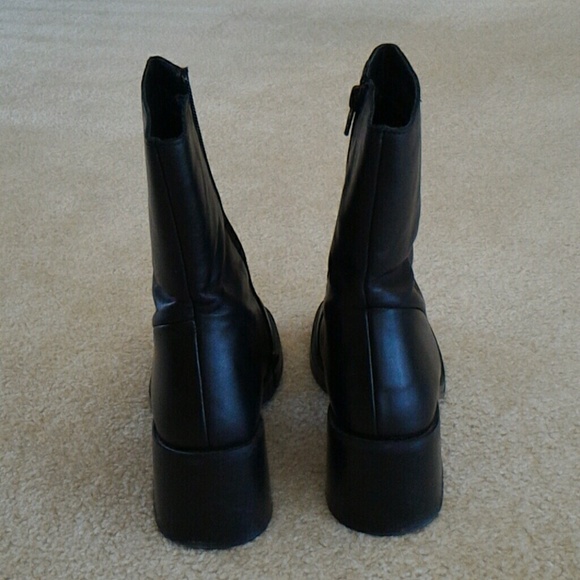 Boot - Picture 2 of 4