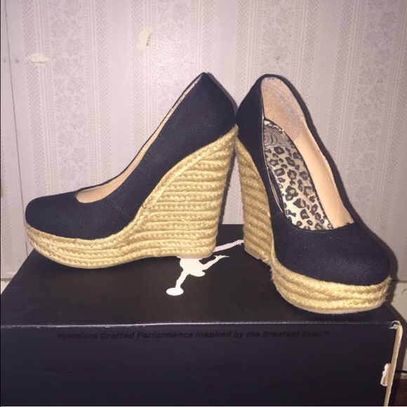 Shoes - Black wedges