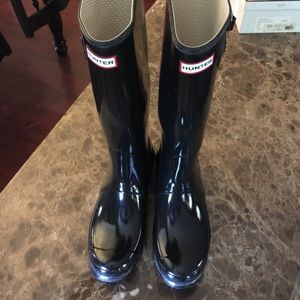 Authentic Hunter toll  boots size 8 never worn.