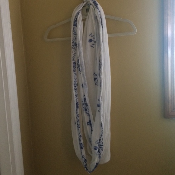 Scarf - Picture 3 of 3