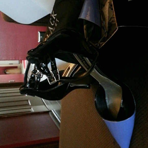 Beautiful Ankle Straps - Picture 2 of 3