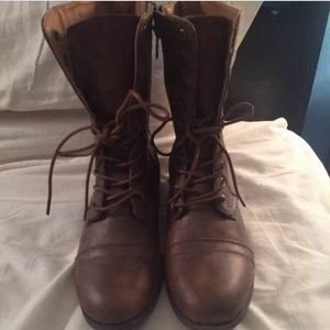 Combat boots