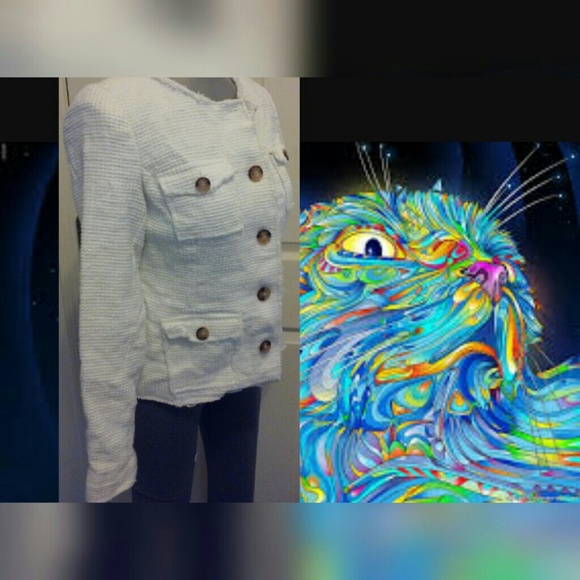 White jacket w/ brown buttons S - Picture 2 of 4